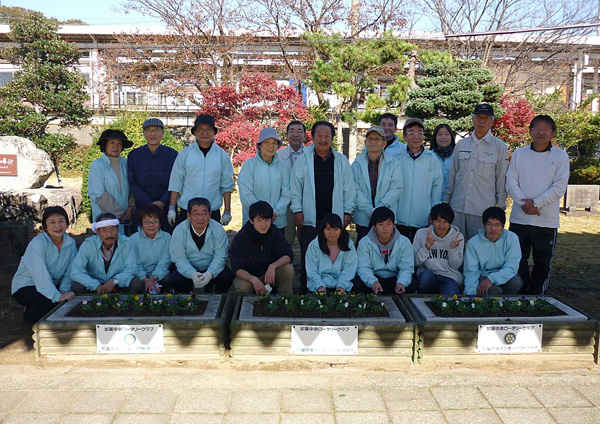 11月13日　加賀温泉駅前ＩＡＣとの花壇植え替え共同奉仕作業