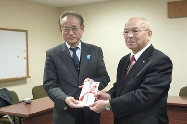 12月27日 加賀市社会福祉協議会へ図書支援活動寄付金贈呈