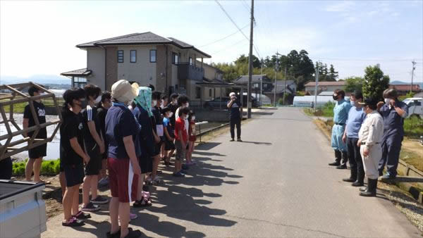 5月15日　伊奈美園との田植え作業