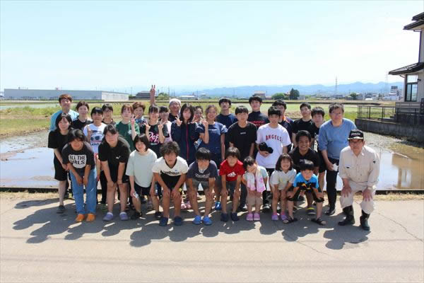 5月15日　伊奈美園との田植え作業