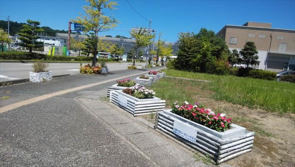 7月11日（日）加賀温泉駅前花壇植替