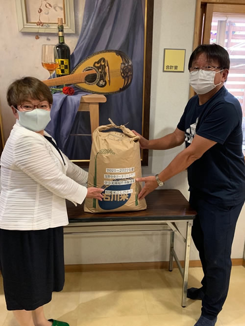 9月22日（水）伊奈美園園児との稲作体験収穫米の贈呈式