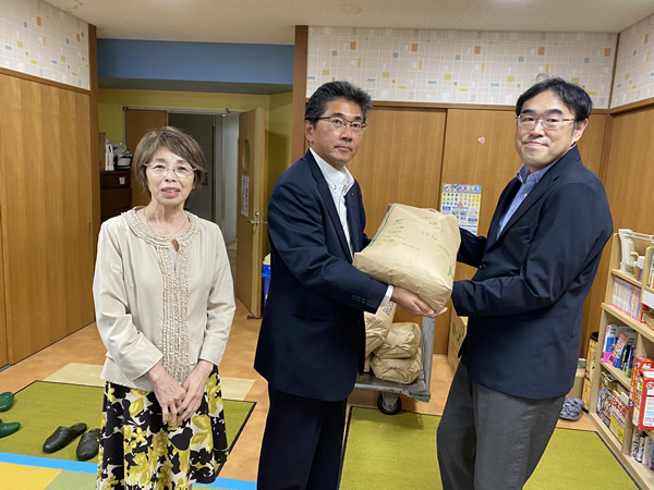 10月6日（金）児童養護施設 伊奈美園へ、稲作体験収穫米の贈呈