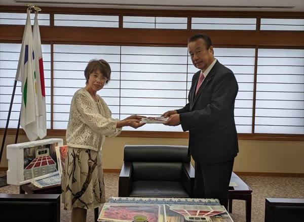 6月6日(木)　加賀市内全小中学校に橋立の甘エビ贈呈